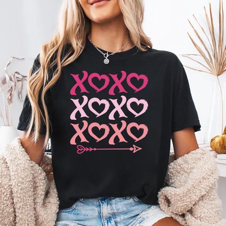 Valentine's Day Love Short Sleeve T-Shirt, Heart XOXO Cute Heart Graphic Shirt