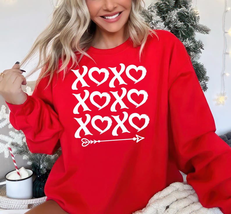 Valentine's Day Love Sweatshirt, Heart XOXO Cute Heart Graphic Sweatshirt