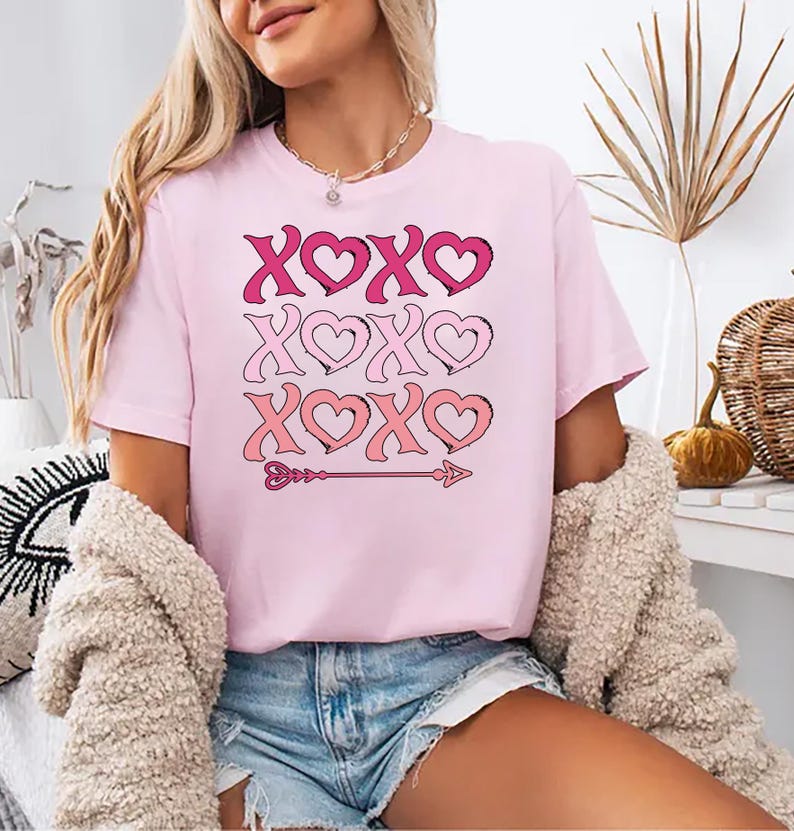 Valentine's Day Love Short Sleeve T-Shirt, Heart XOXO Cute Heart Graphic Shirt