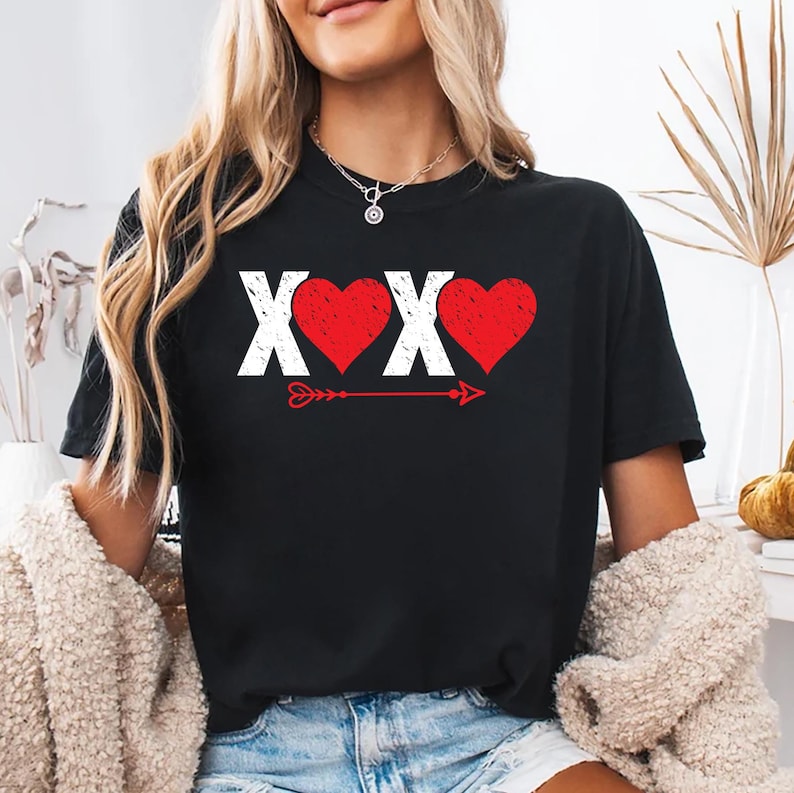 Valentine's Day Love Short Sleeve T-Shirt, Heart XOXO Cute Heart Graphic Shirt