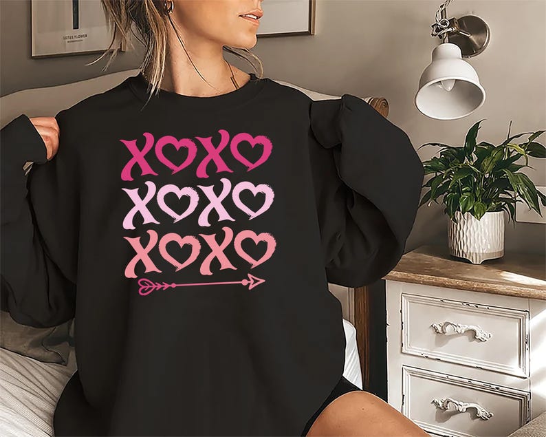 Valentine's Day Love Sweatshirt, Heart XOXO Cute Heart Graphic Sweatshirt