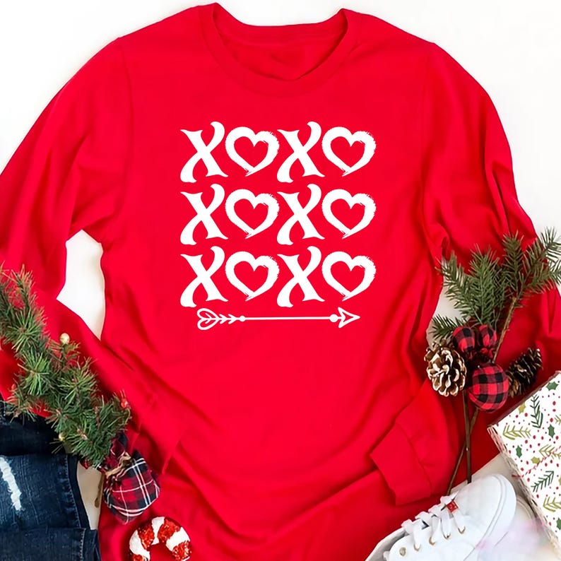 Valentine's Day Love Long Sleeve Shirt, Heart XOXO Cute Heart Graphic Shirt